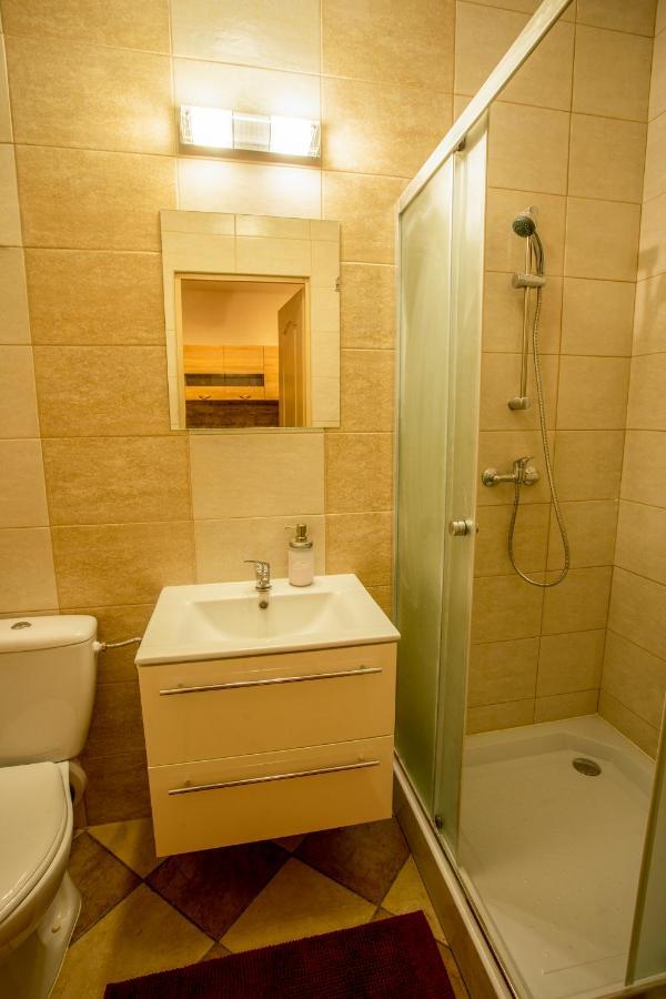 Szitakoeto Apartman Eger Exteriör bild