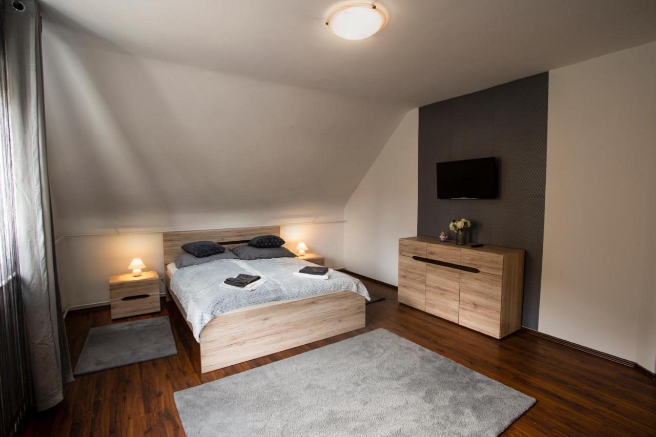 Szitakoeto Apartman Eger Exteriör bild