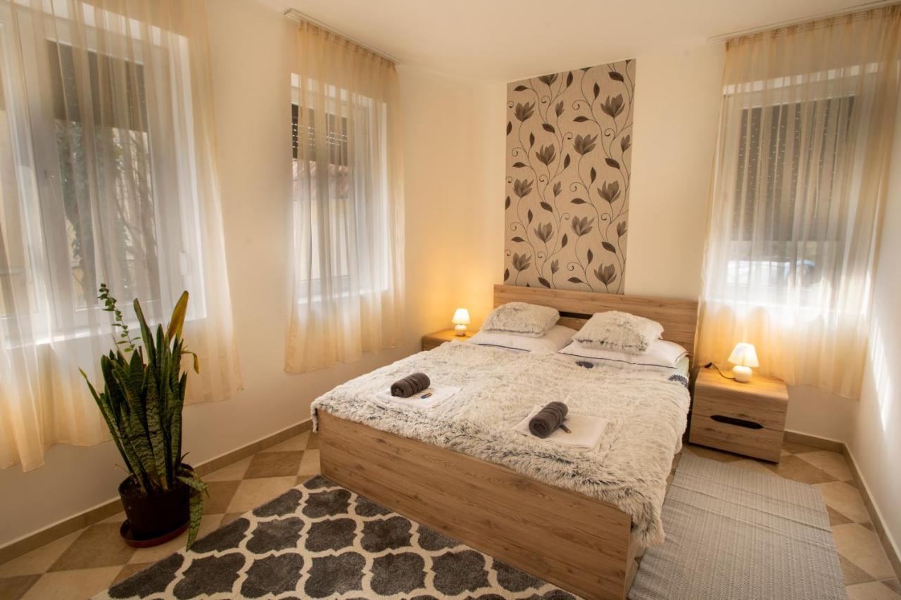 Szitakoeto Apartman Eger Exteriör bild