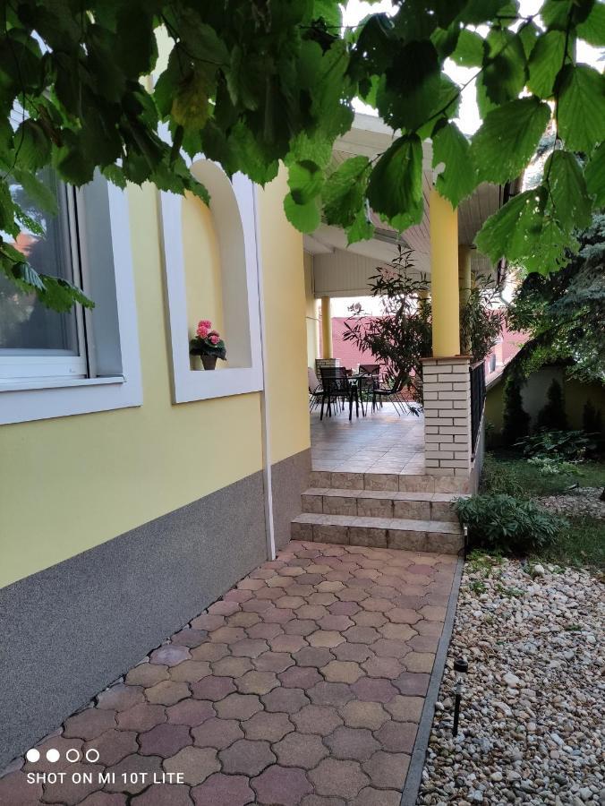 Szitakoeto Apartman Eger Exteriör bild